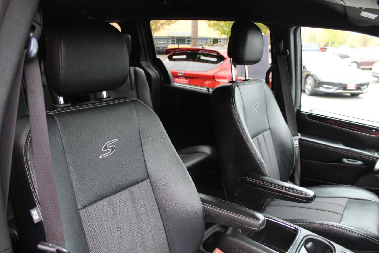 Chrysler Town & Country 4dr Wgn S 2015