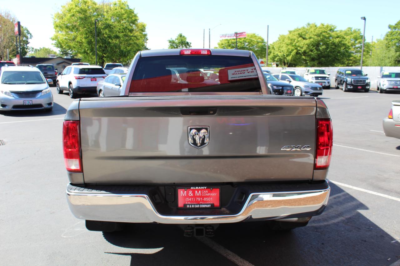 RAM 1500 4WD Crew Cab 140.5" ST 2012
