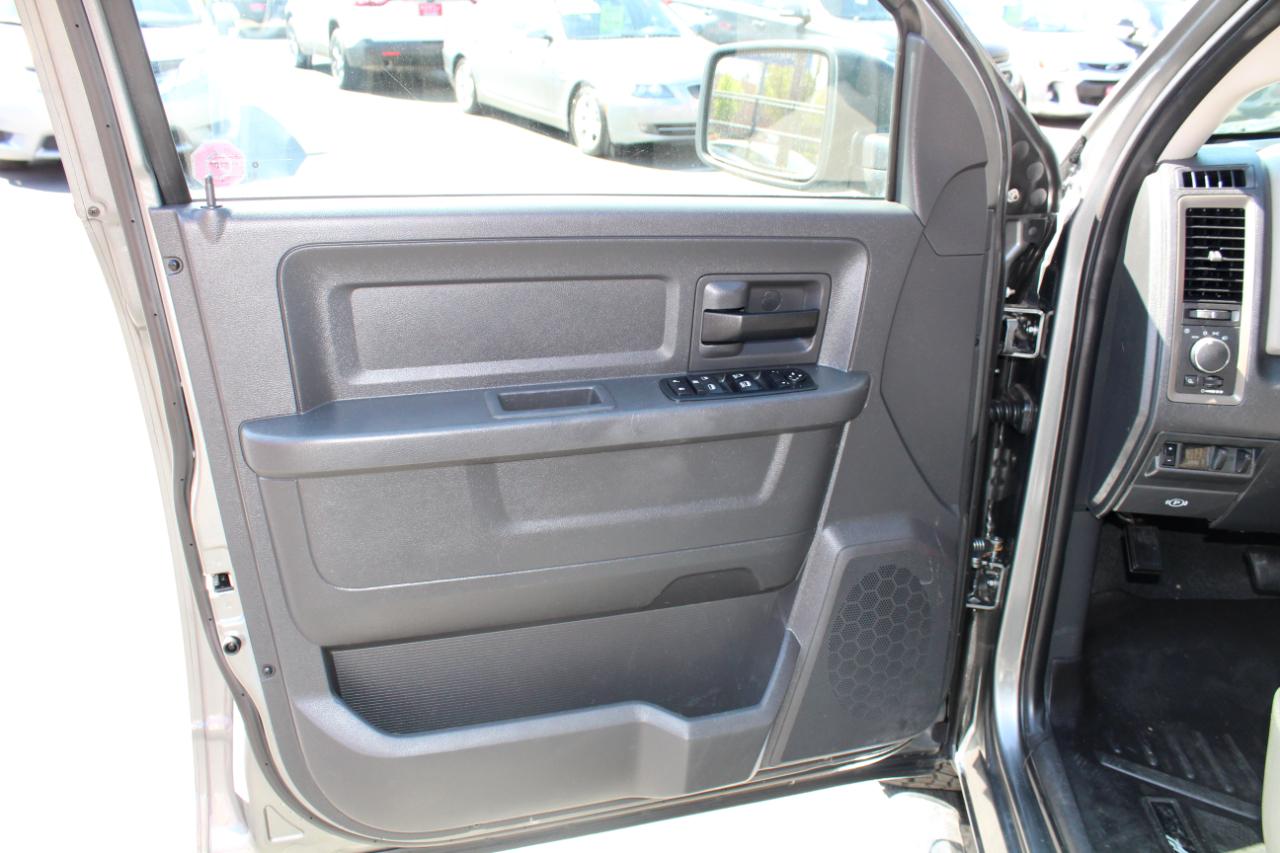 RAM 1500 4WD Crew Cab 140.5" ST 2012