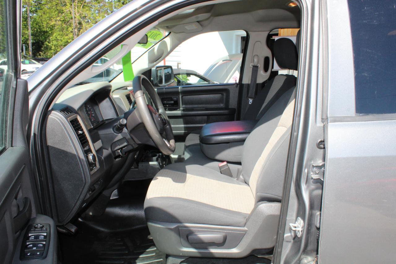 RAM 1500 4WD Crew Cab 140.5" ST 2012