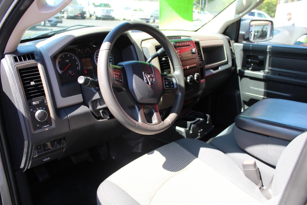 RAM 1500 4WD Crew Cab 140.5" ST 2012
