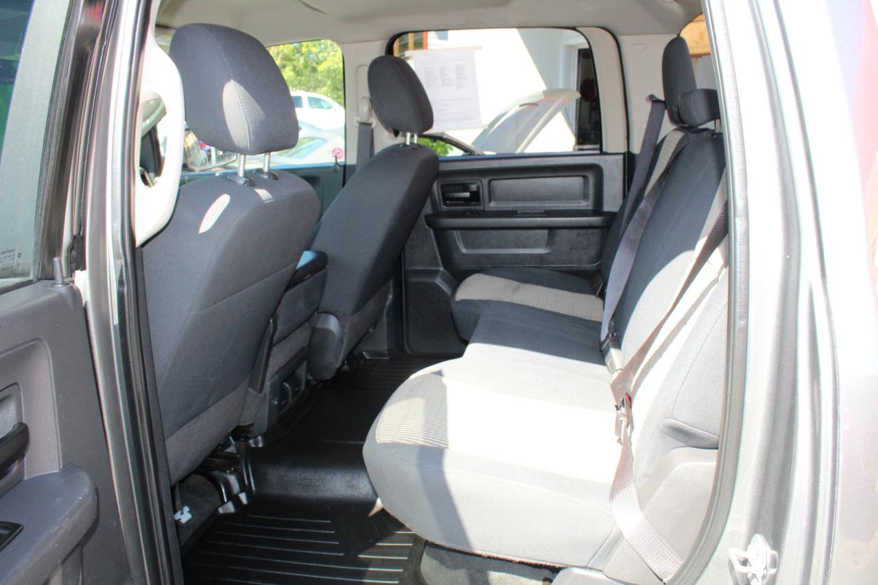 RAM 1500 4WD Crew Cab 140.5" ST 2012