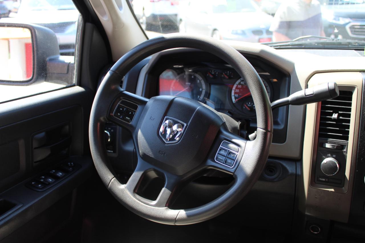 RAM 1500 4WD Crew Cab 140.5" ST 2012