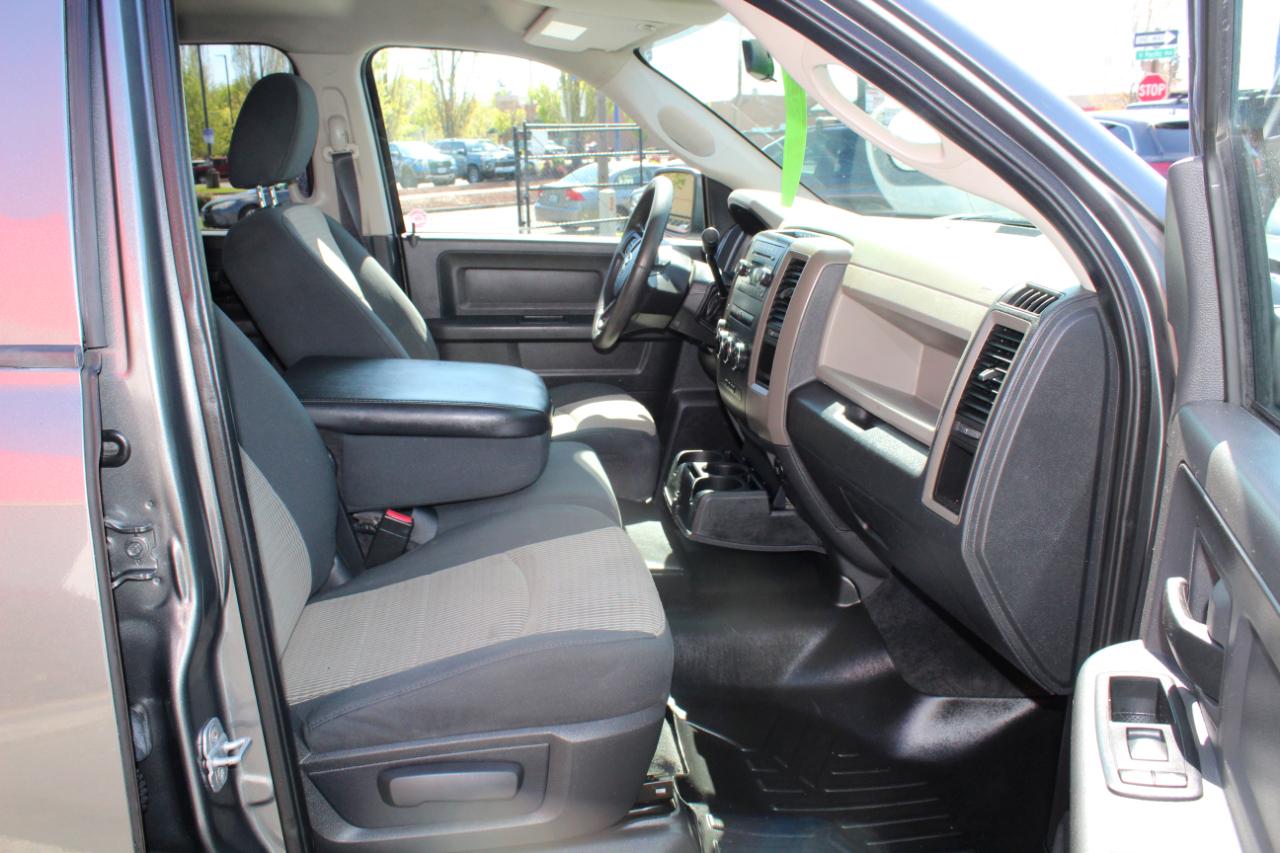 RAM 1500 4WD Crew Cab 140.5" ST 2012