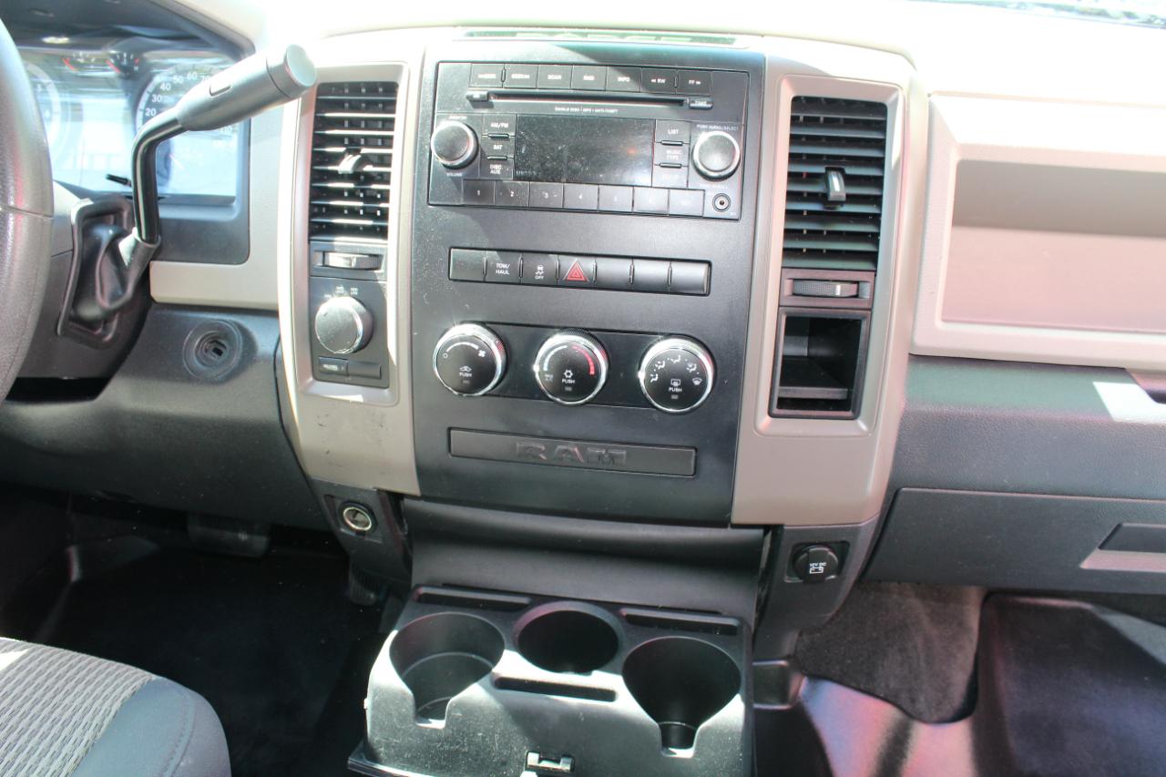 RAM 1500 4WD Crew Cab 140.5" ST 2012