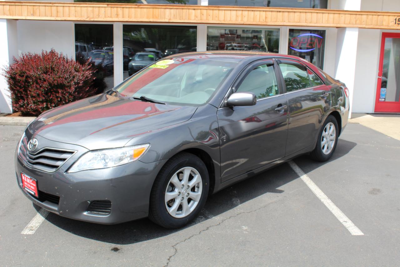 Toyota Camry 4dr Sdn LE Auto 2011