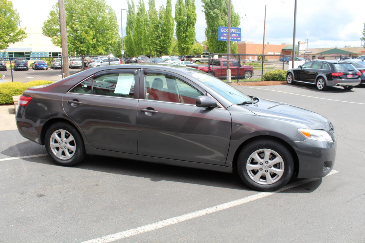 Toyota Camry 4dr Sdn LE Auto 2011