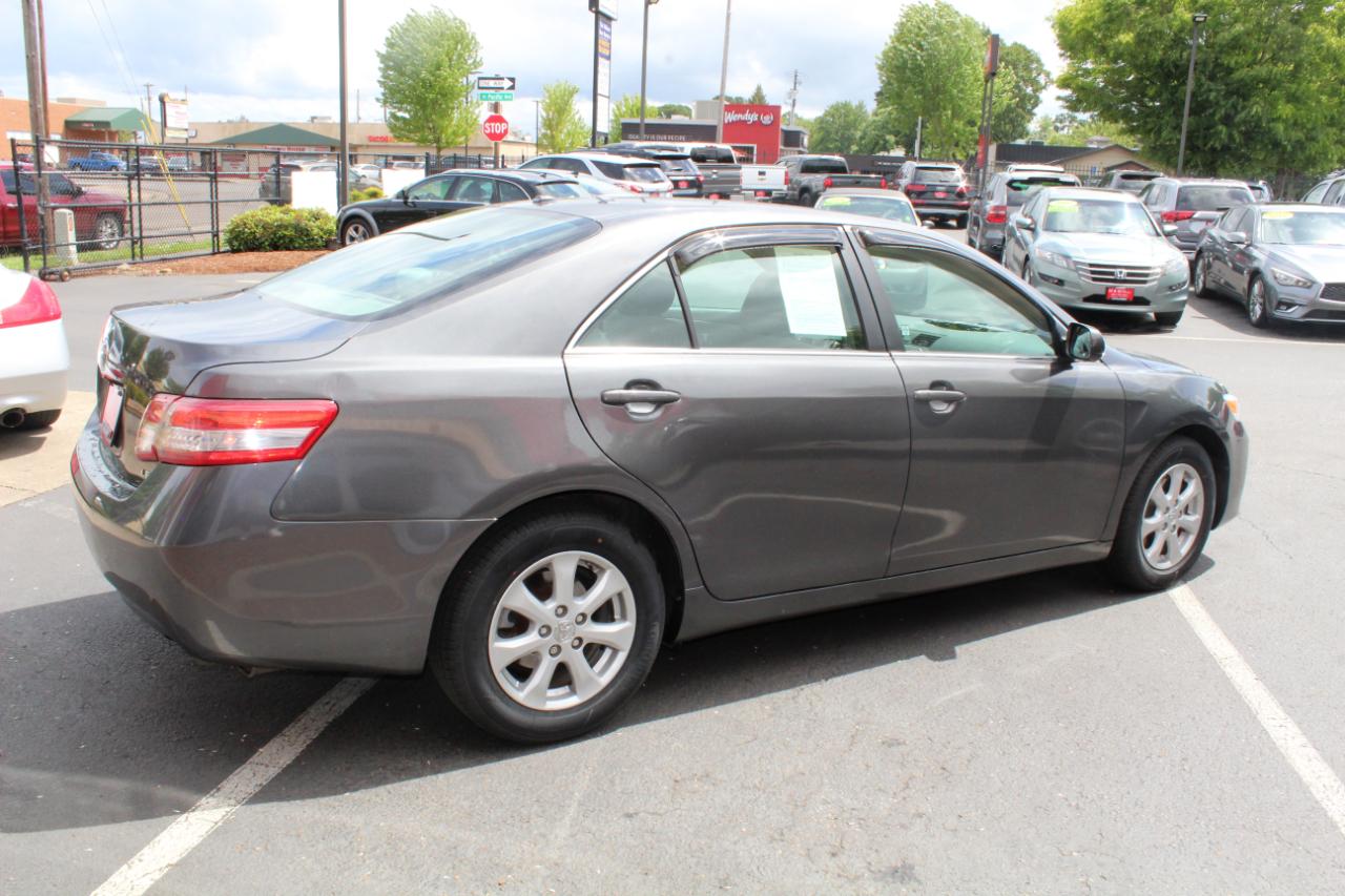 Toyota Camry 4dr Sdn LE Auto 2011