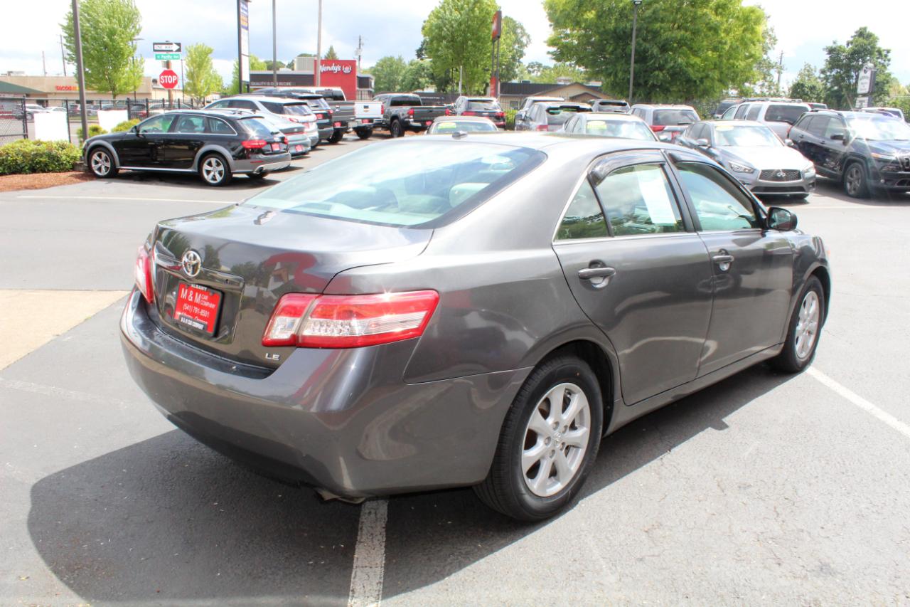 Toyota Camry 4dr Sdn LE Auto 2011