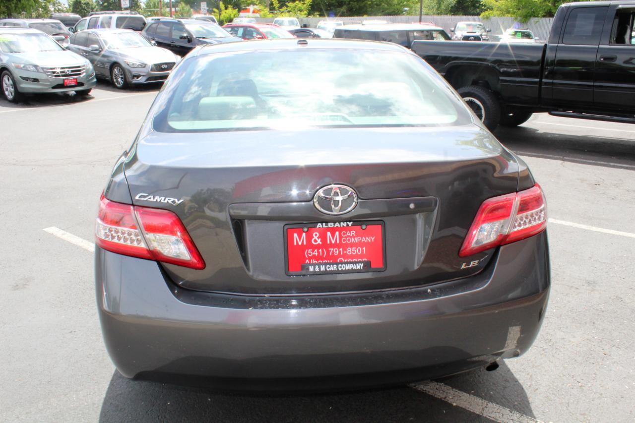 Toyota Camry 4dr Sdn LE Auto 2011