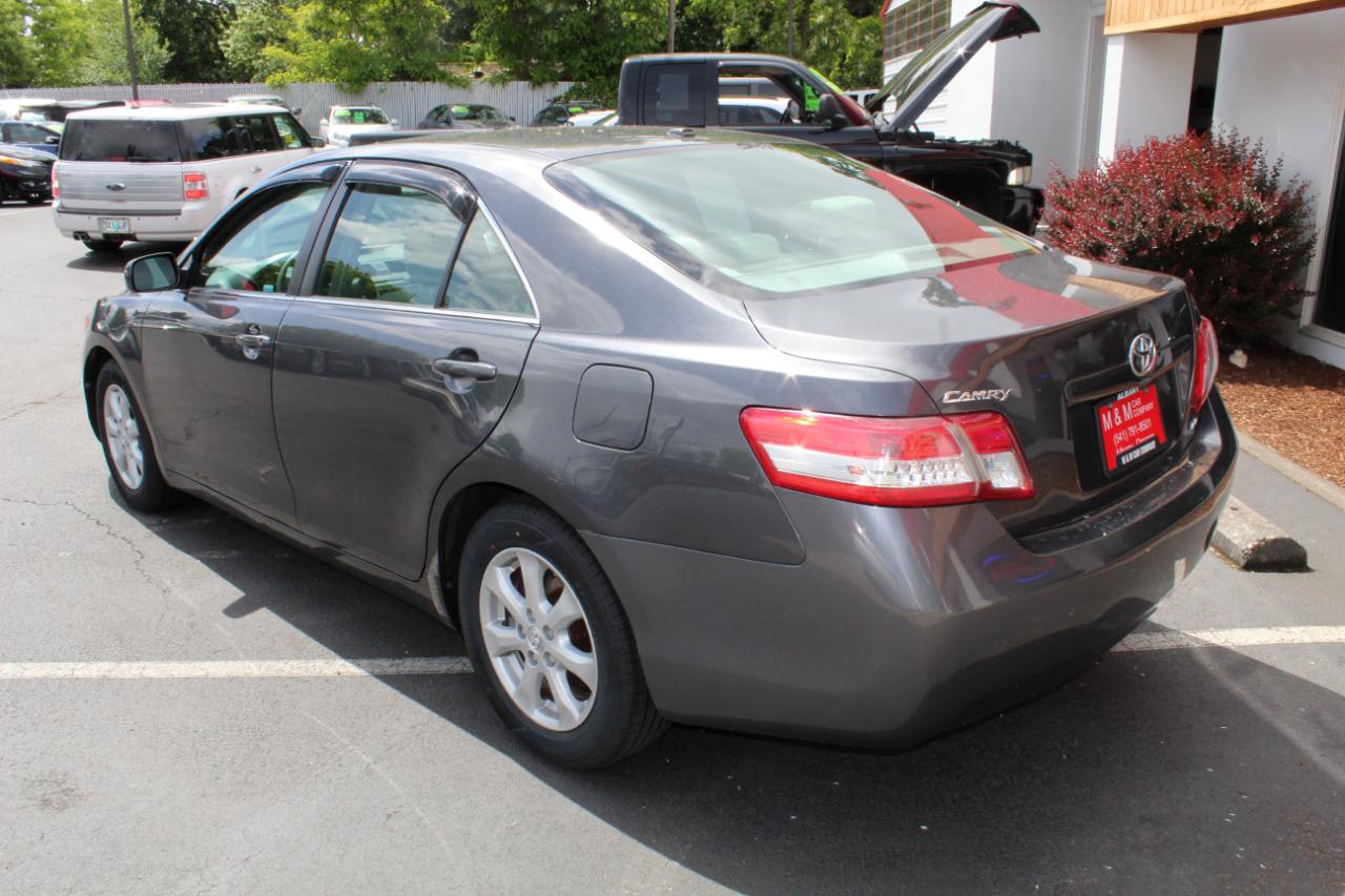 Toyota Camry 4dr Sdn LE Auto 2011