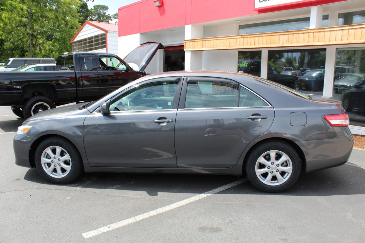 Toyota Camry 4dr Sdn LE Auto 2011