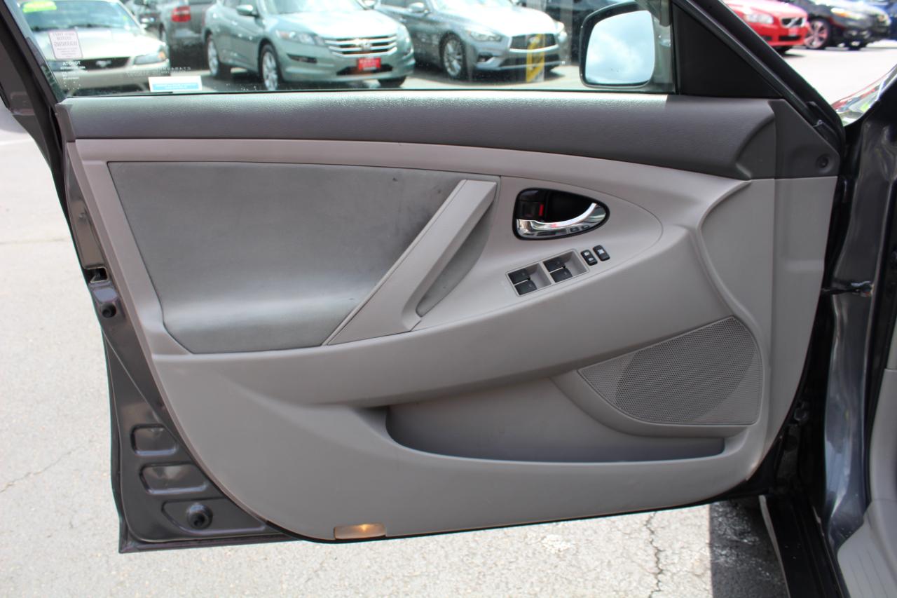 Toyota Camry 4dr Sdn LE Auto 2011