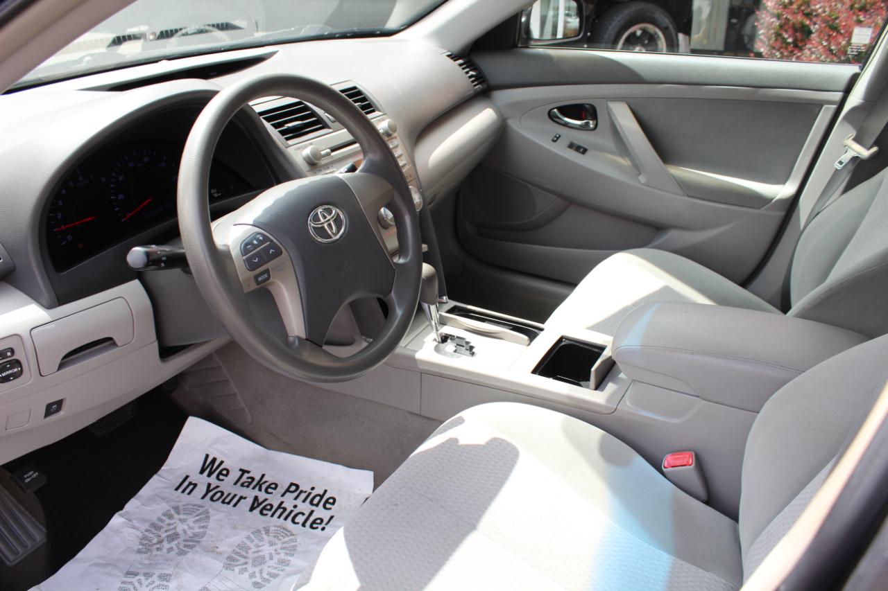 Toyota Camry 4dr Sdn LE Auto 2011