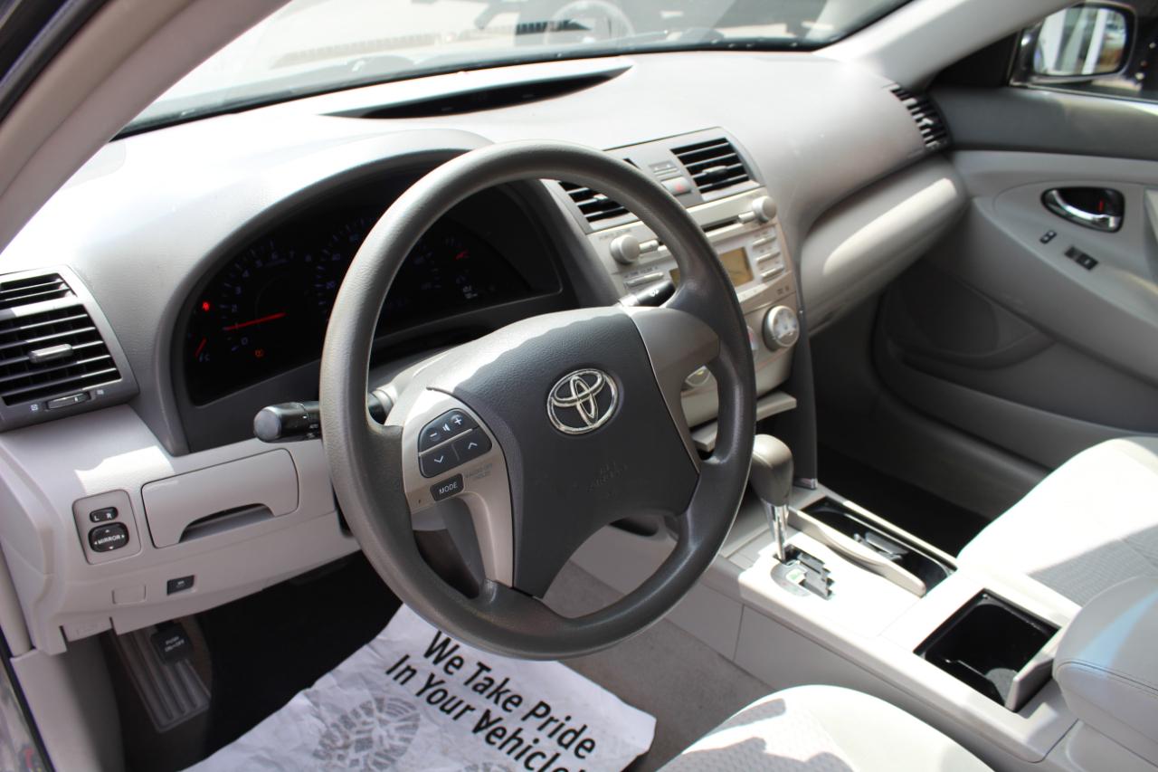 Toyota Camry 4dr Sdn LE Auto 2011
