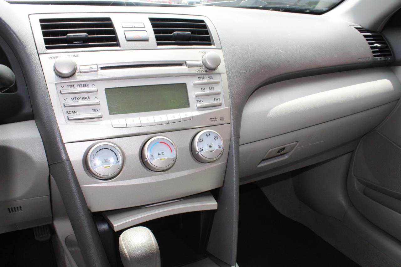Toyota Camry 4dr Sdn LE Auto 2011