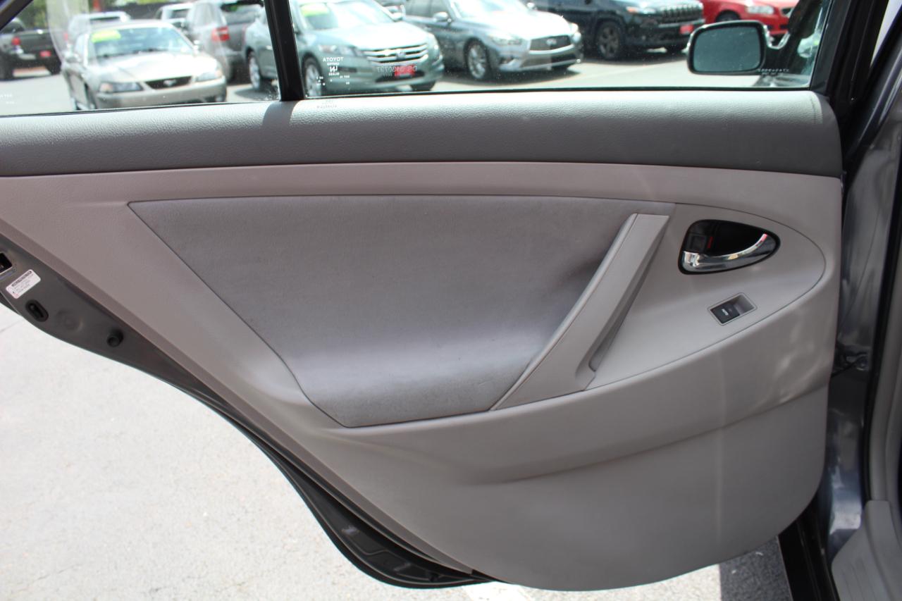 Toyota Camry 4dr Sdn LE Auto 2011