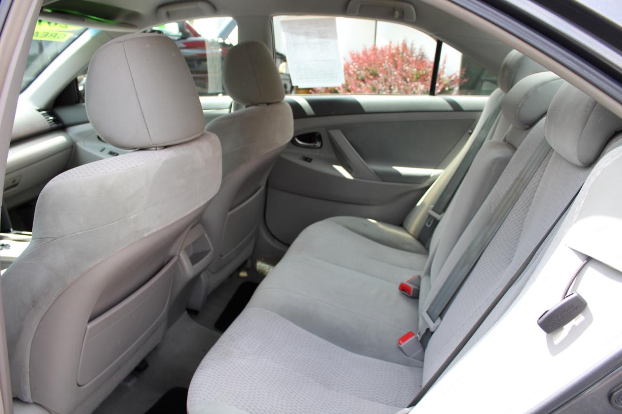 Toyota Camry 4dr Sdn LE Auto 2011