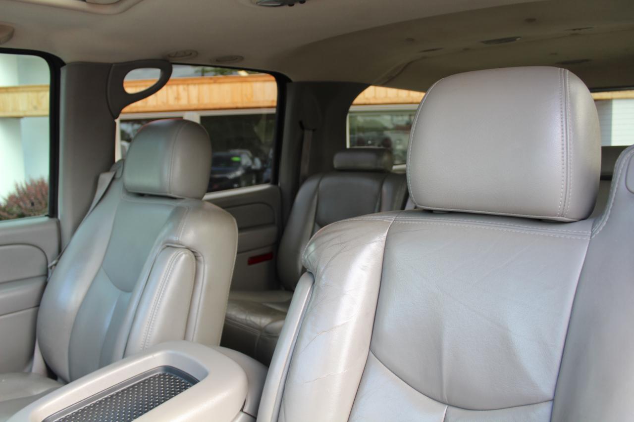 Chevrolet Suburban 4dr 1500 4WD LT 2005
