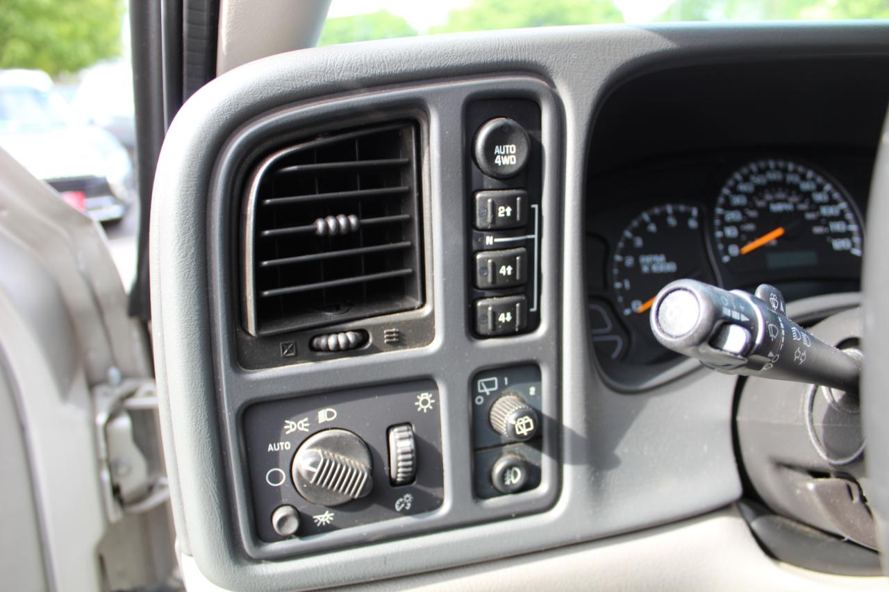 Chevrolet Suburban 4dr 1500 4WD LT 2005