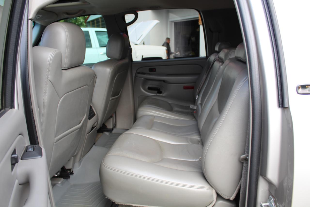 Chevrolet Suburban 4dr 1500 4WD LT 2005