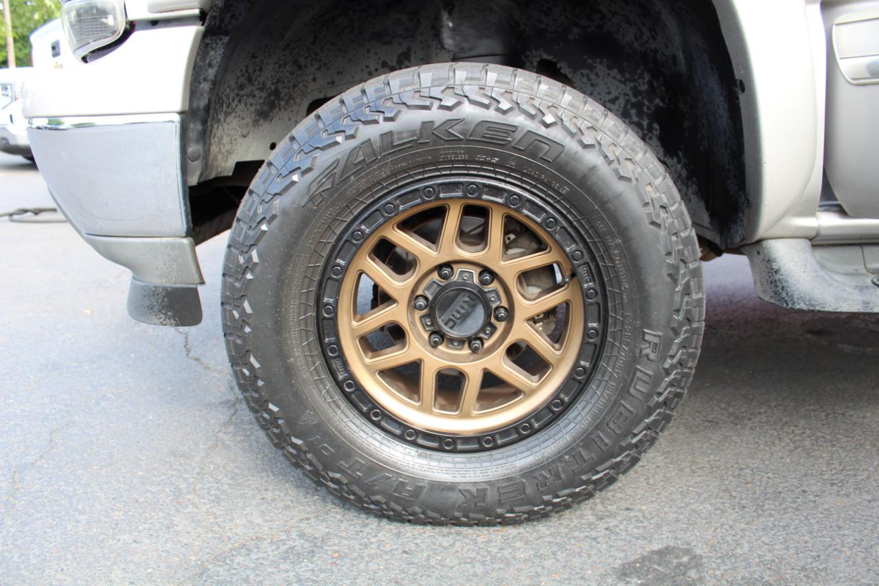Chevrolet Suburban 4dr 1500 4WD LT 2005