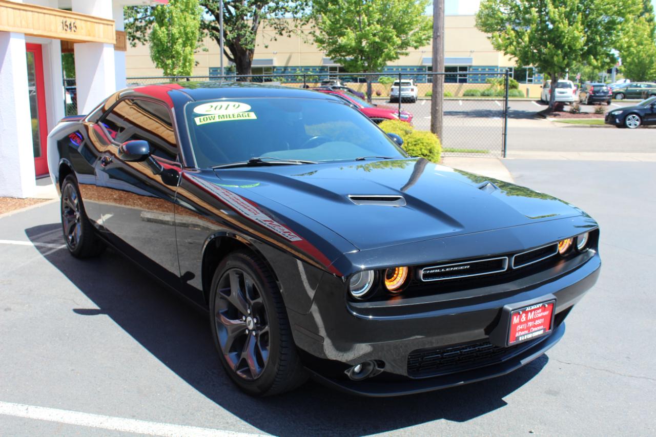 Dodge Challenger SXT RWD 2019