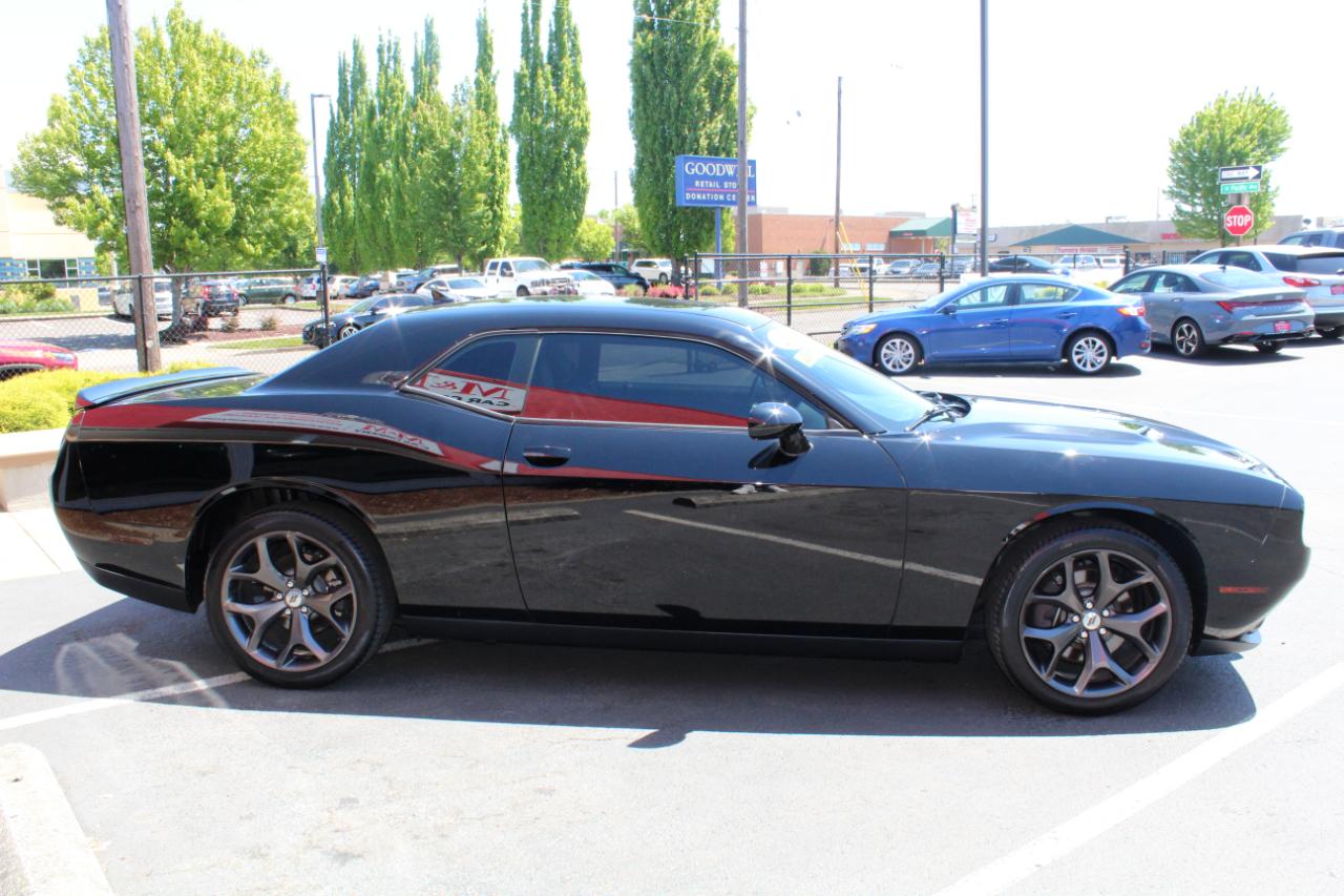 Dodge Challenger SXT RWD 2019