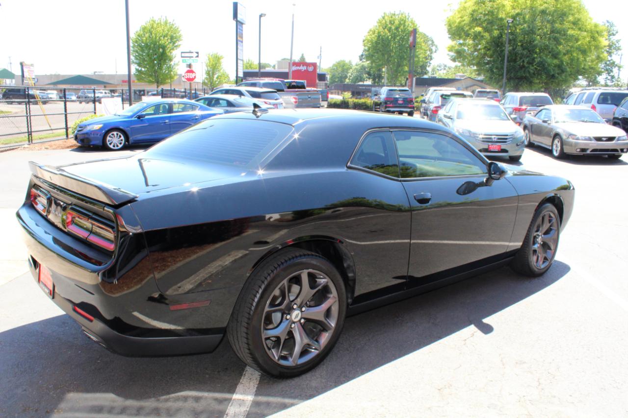 Dodge Challenger SXT RWD 2019