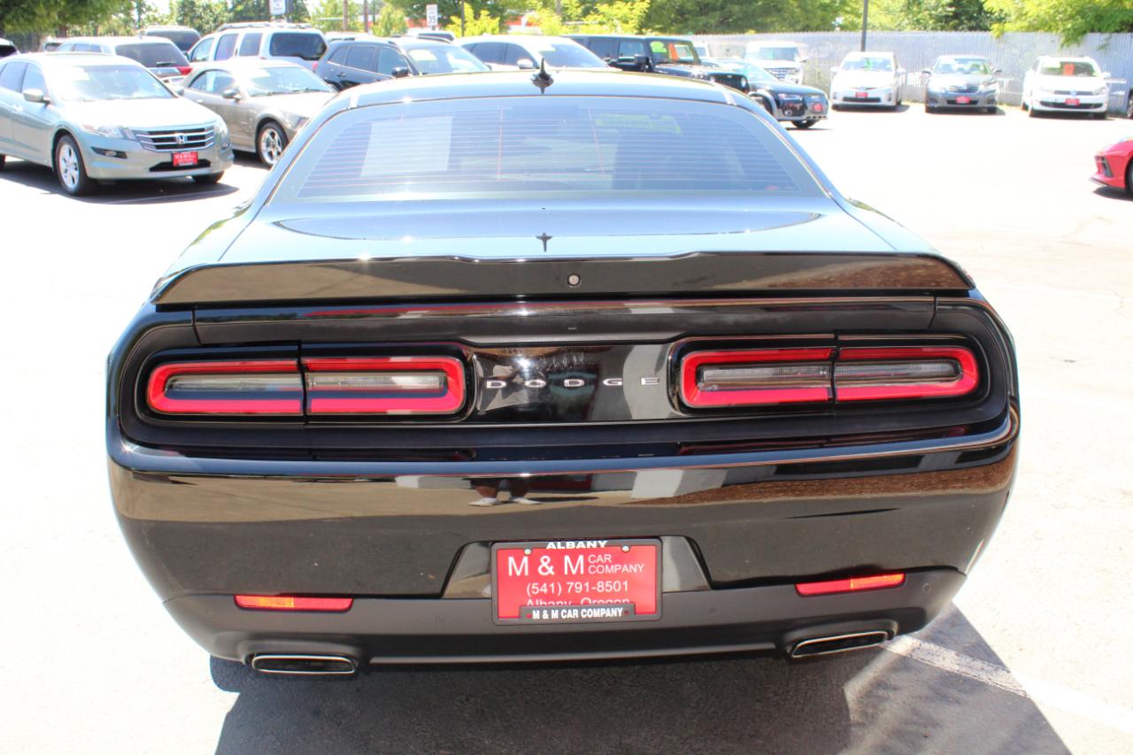 Dodge Challenger SXT RWD 2019