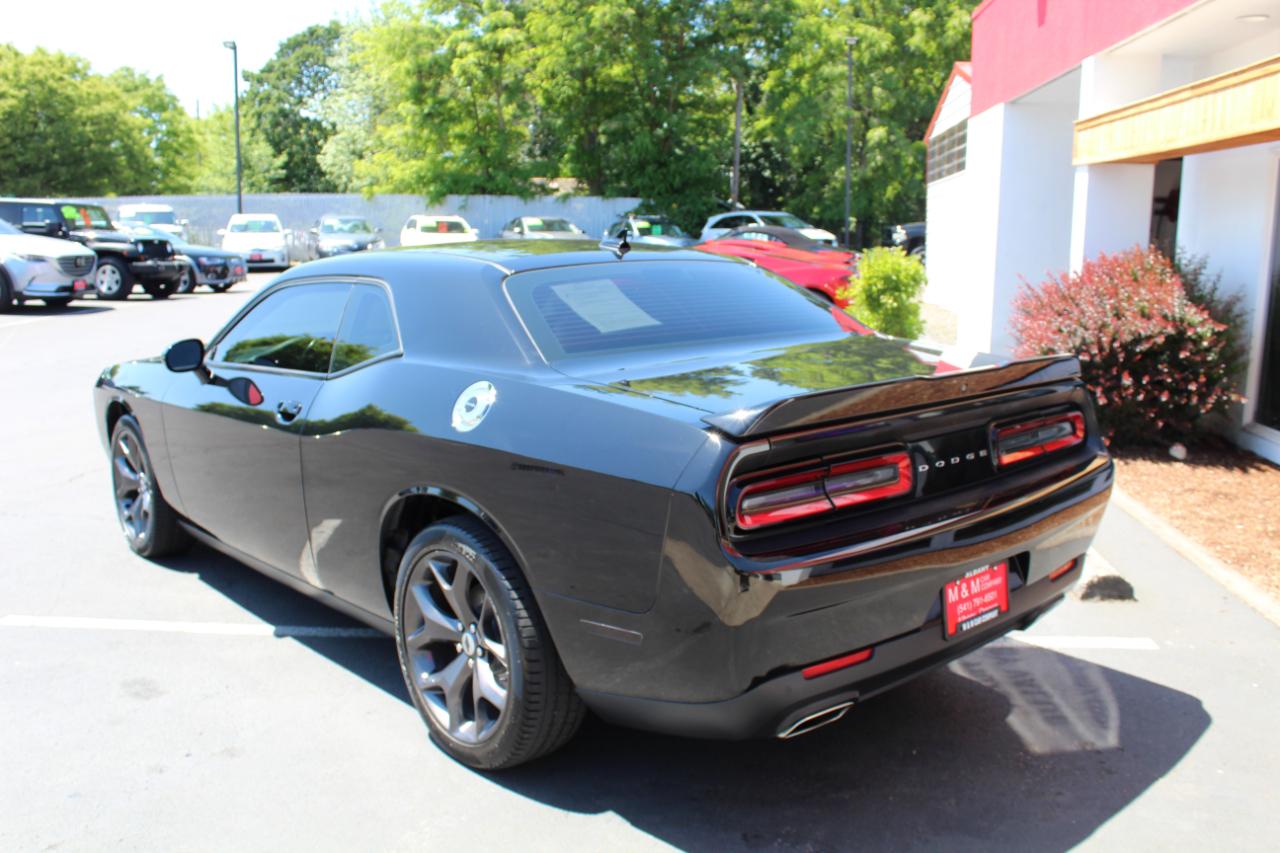 Dodge Challenger SXT RWD 2019