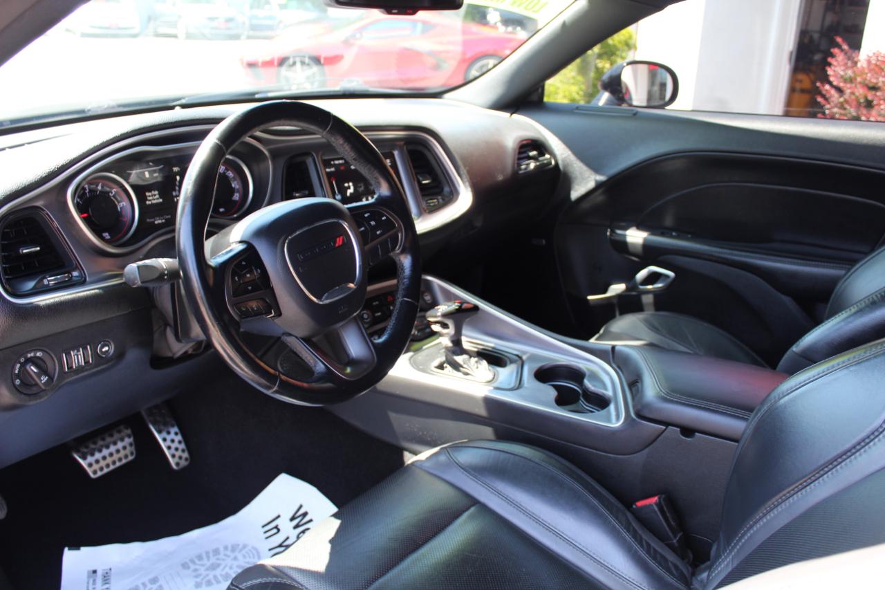 Dodge Challenger SXT RWD 2019