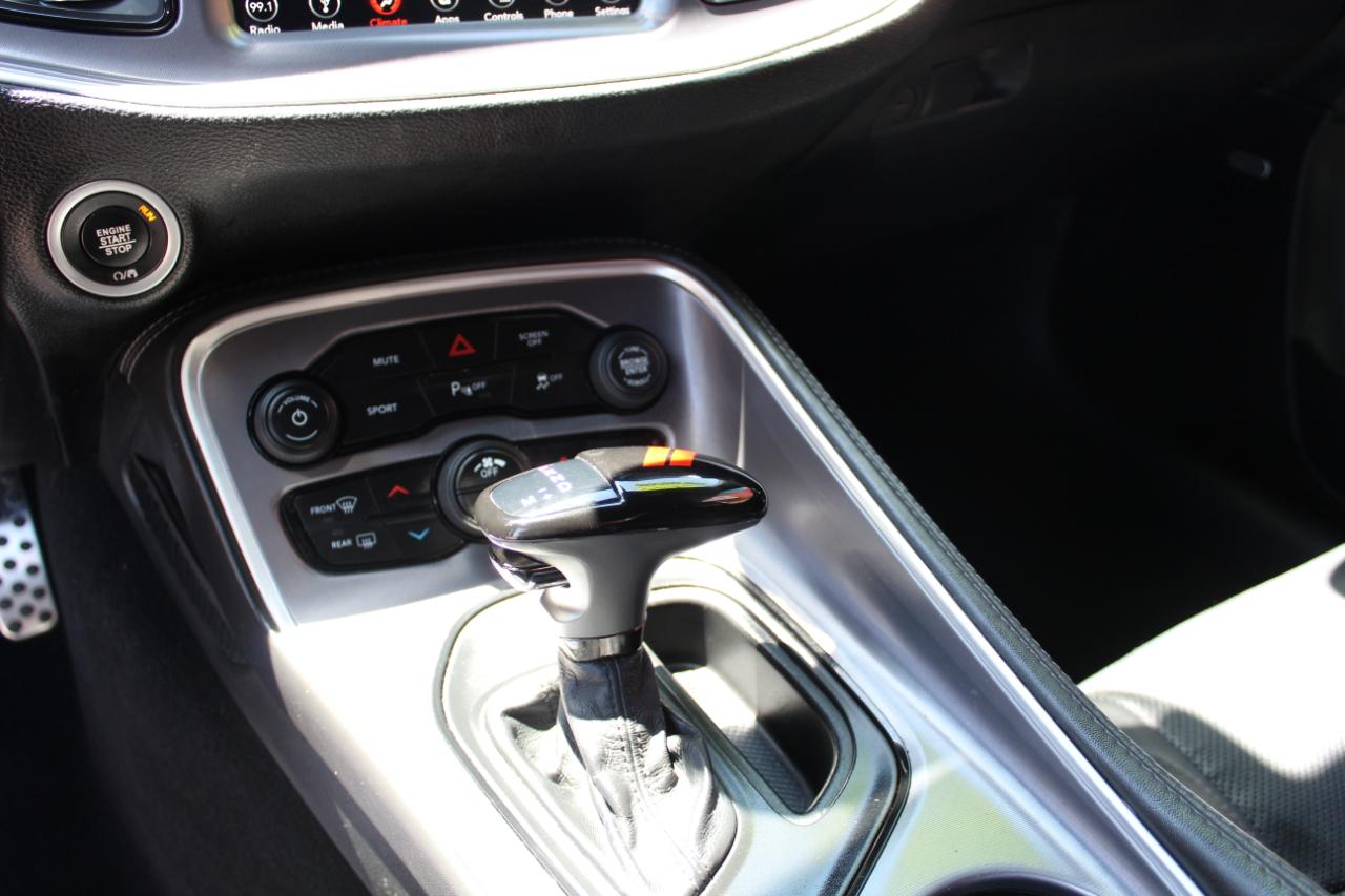 Dodge Challenger SXT RWD 2019
