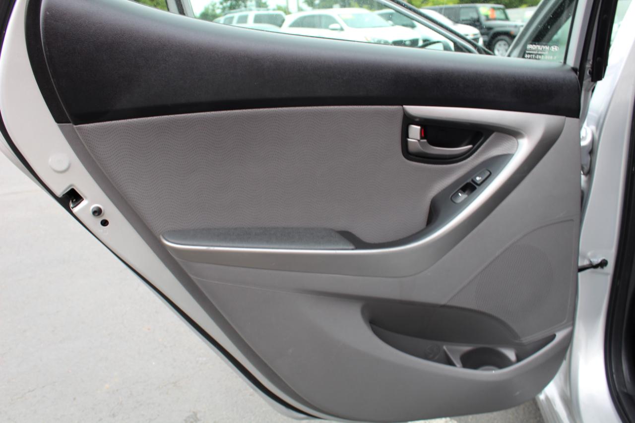 Hyundai Elantra 4dr Sdn Auto Limited PZEV (Ulsan Plant) 2012
