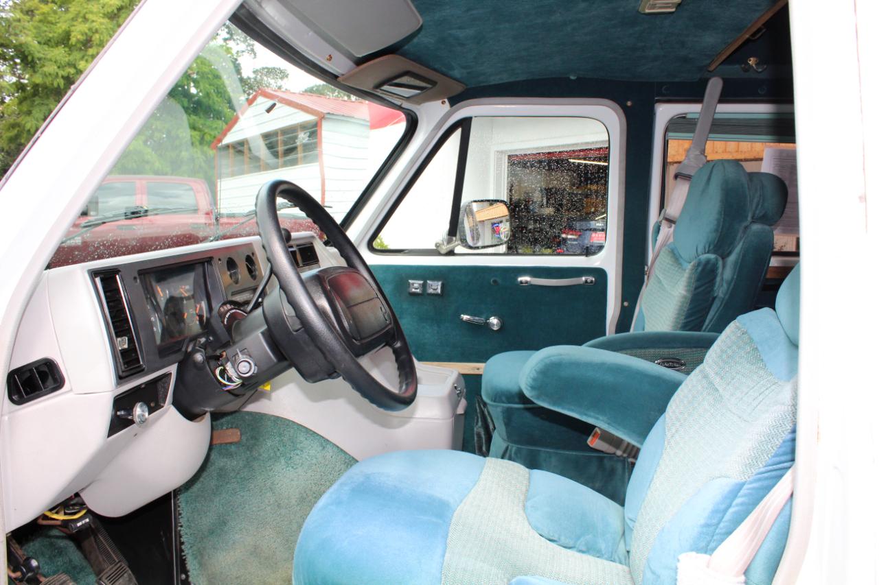 Chevrolet Chevy Van G20 110" WB 1995