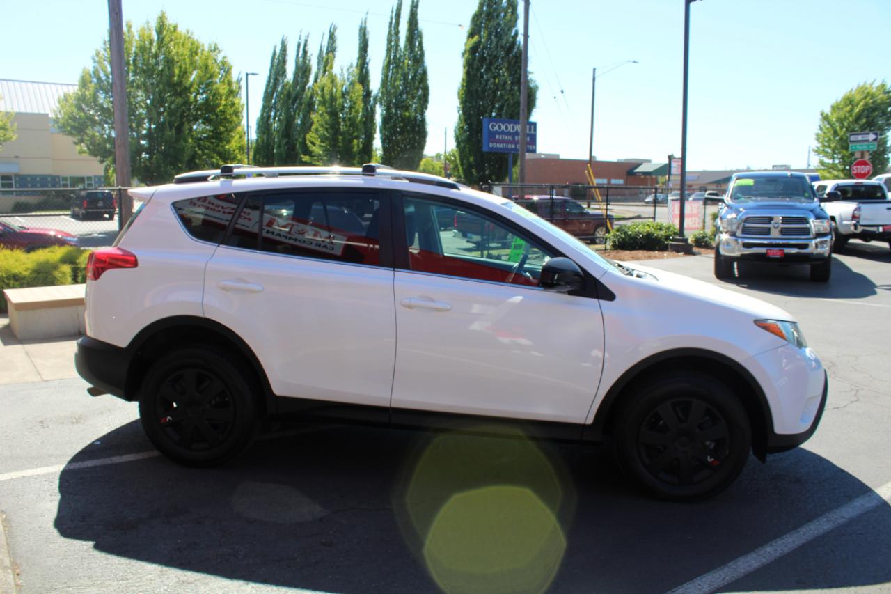 Toyota RAV4 AWD 4dr LE (Natl) 2015