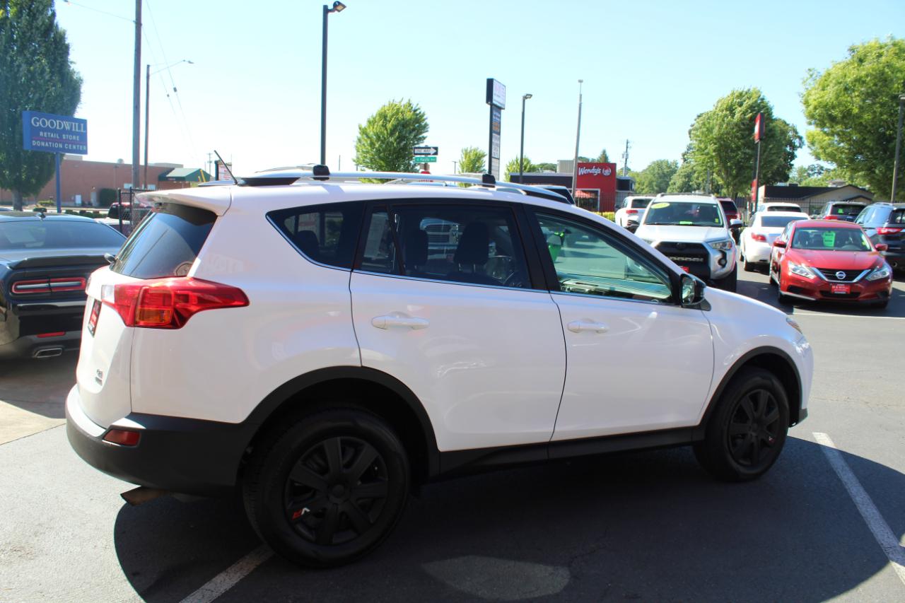 Toyota RAV4 AWD 4dr LE (Natl) 2015