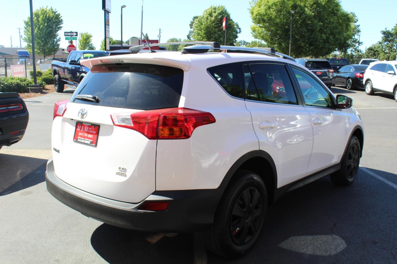 Toyota RAV4 AWD 4dr LE (Natl) 2015