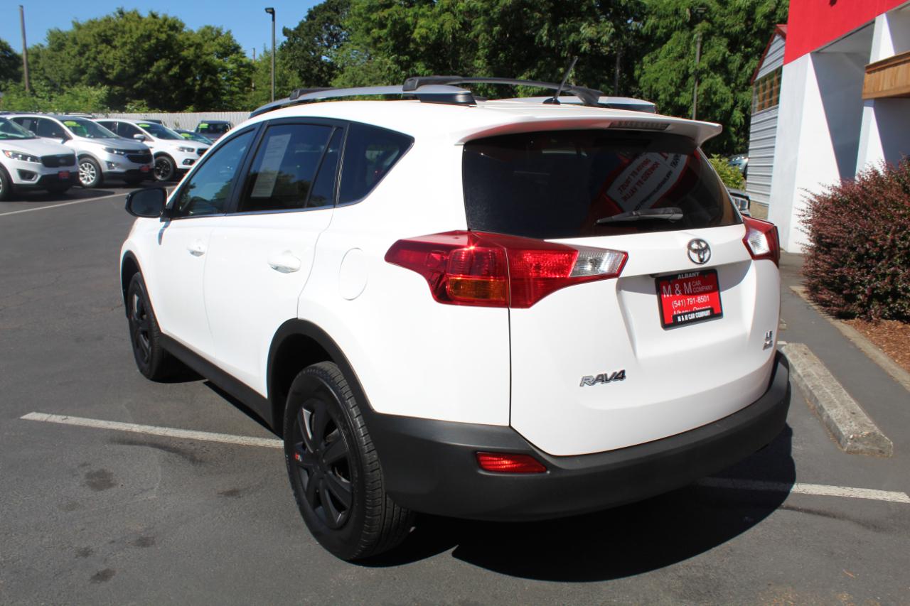 Toyota RAV4 AWD 4dr LE (Natl) 2015