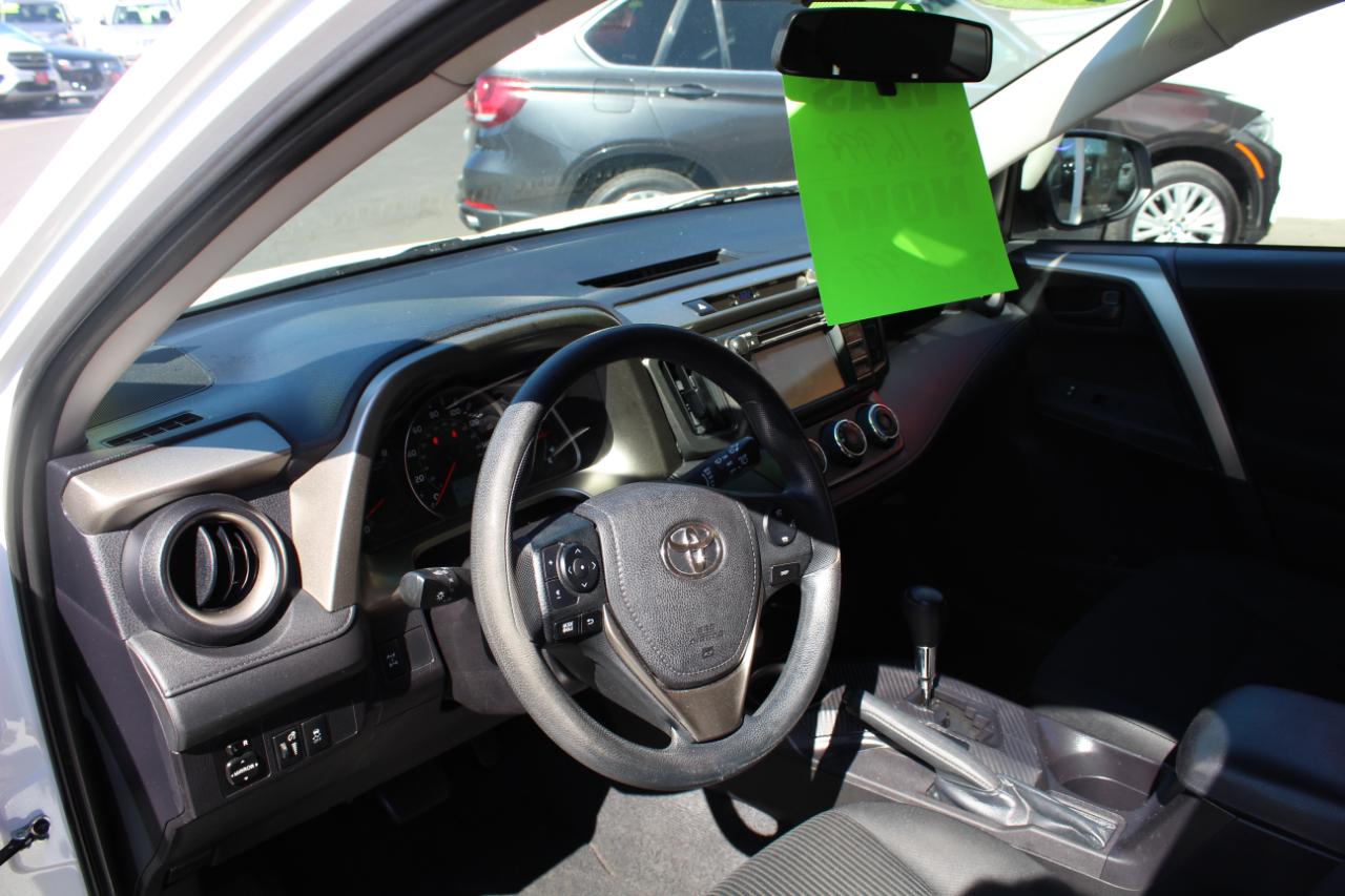 Toyota RAV4 AWD 4dr LE (Natl) 2015