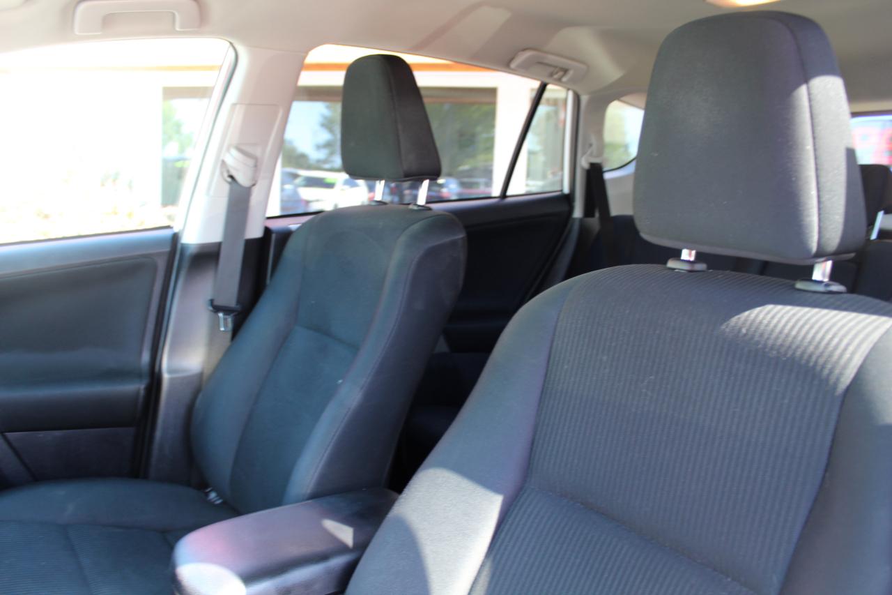 Toyota RAV4 AWD 4dr LE (Natl) 2015