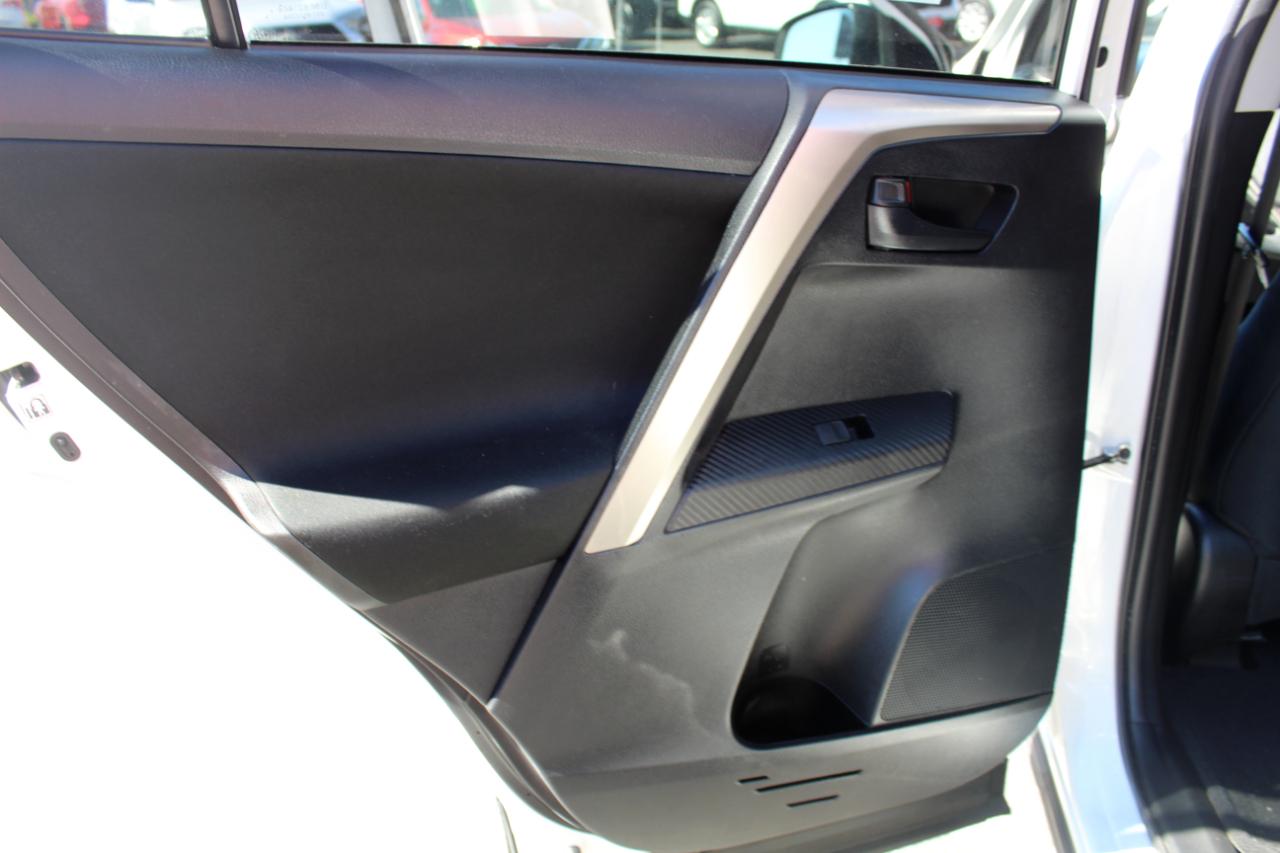 Toyota RAV4 AWD 4dr LE (Natl) 2015