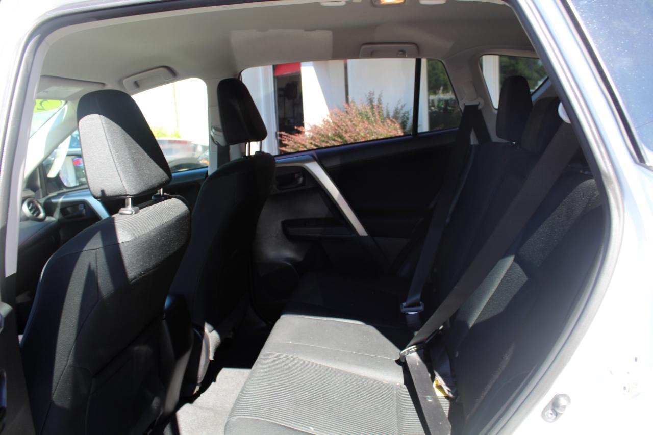 Toyota RAV4 AWD 4dr LE (Natl) 2015