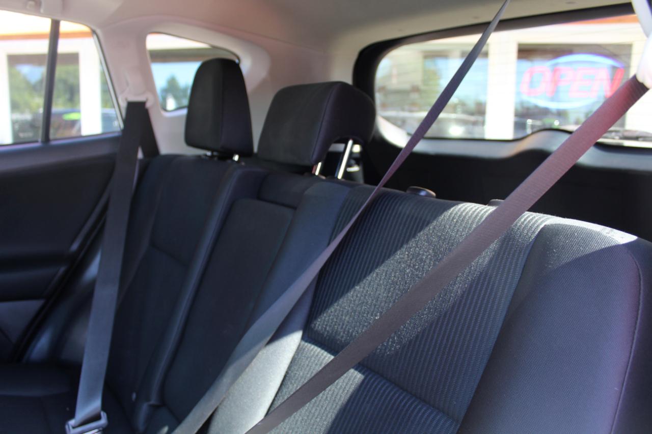 Toyota RAV4 AWD 4dr LE (Natl) 2015