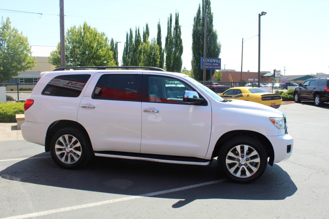 Toyota Sequoia 4WD 5.7L Limited (Natl) 2016
