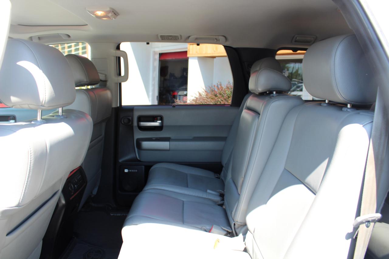 Toyota Sequoia 4WD 5.7L Limited (Natl) 2016