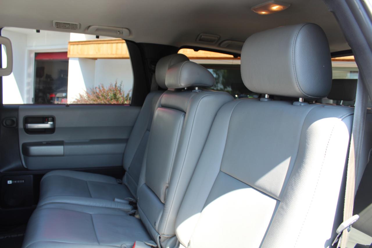 Toyota Sequoia 4WD 5.7L Limited (Natl) 2016