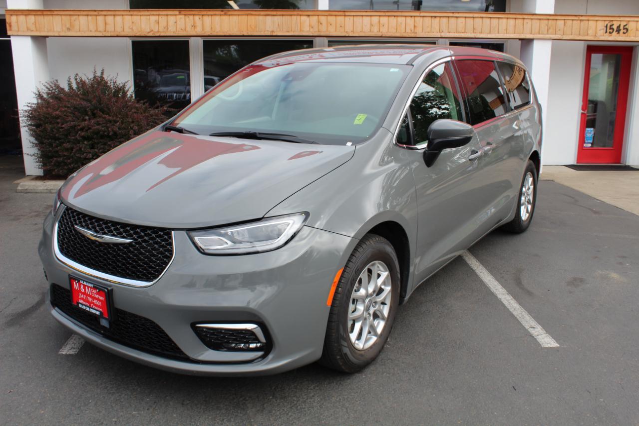 Chrysler Pacifica Touring L FWD 2023
