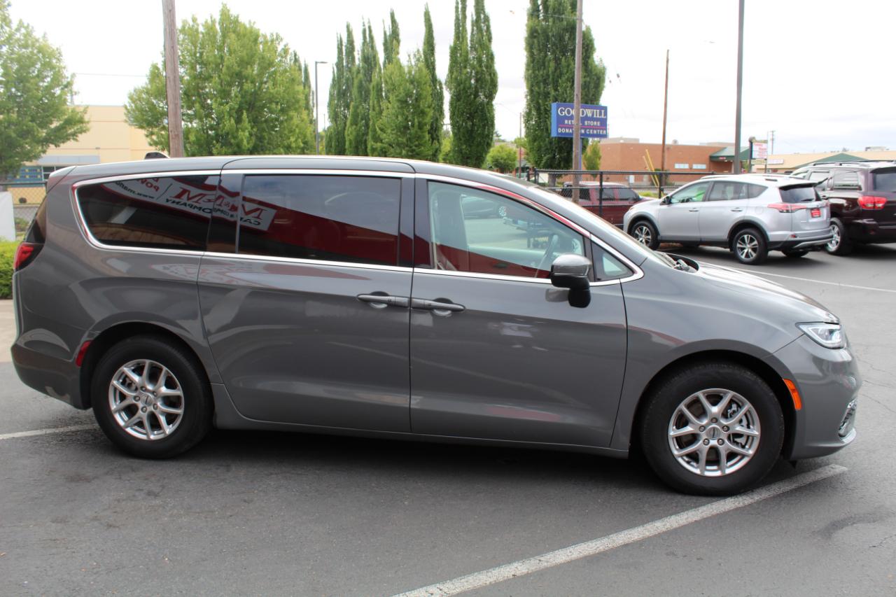 Chrysler Pacifica Touring L FWD 2023