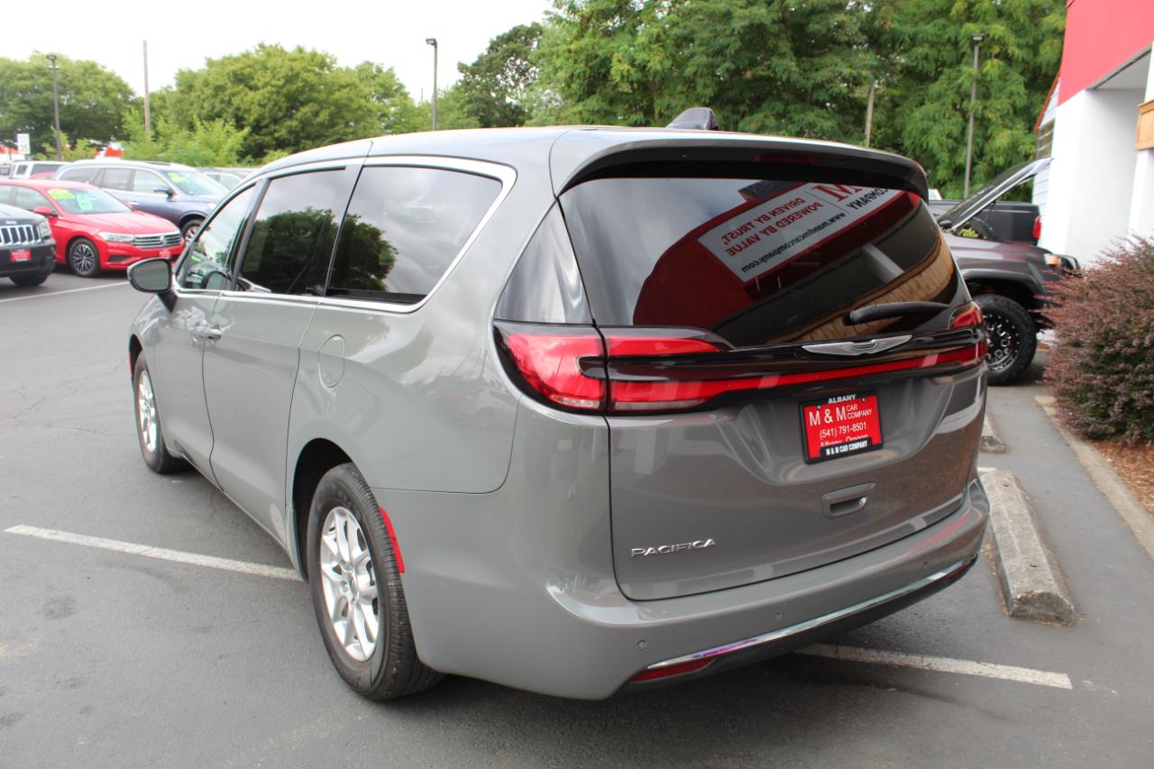 Chrysler Pacifica Touring L FWD 2023